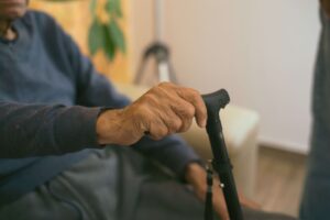 Γιατί Πέφτουν Συχνά οι Ηλικιωμένοι